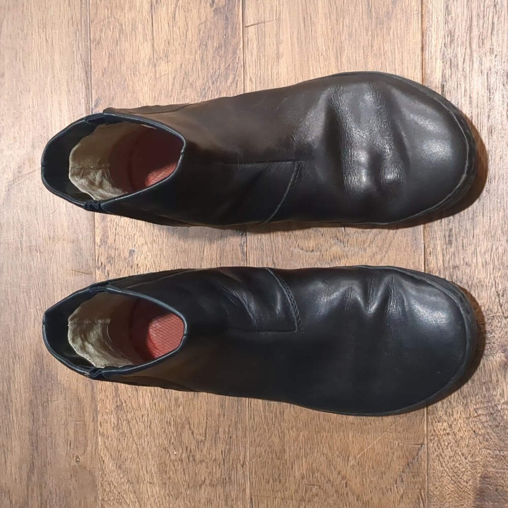 Vivobarefoot women's boot size 6.5
